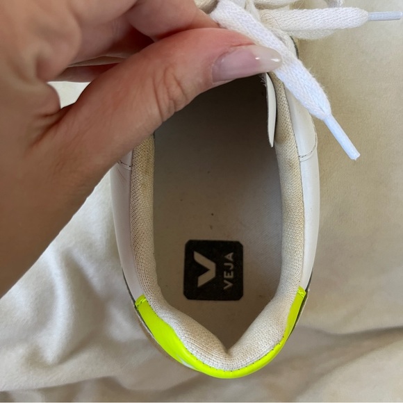 Veja V-10 Sneaker in Extra White Jaune Fluo Size 7 - Picture 9 of 11